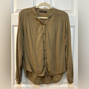 Abercrombie & Fitch Ruched Shoulder Button Front Hi Low Blouse Sz XS Olive Green